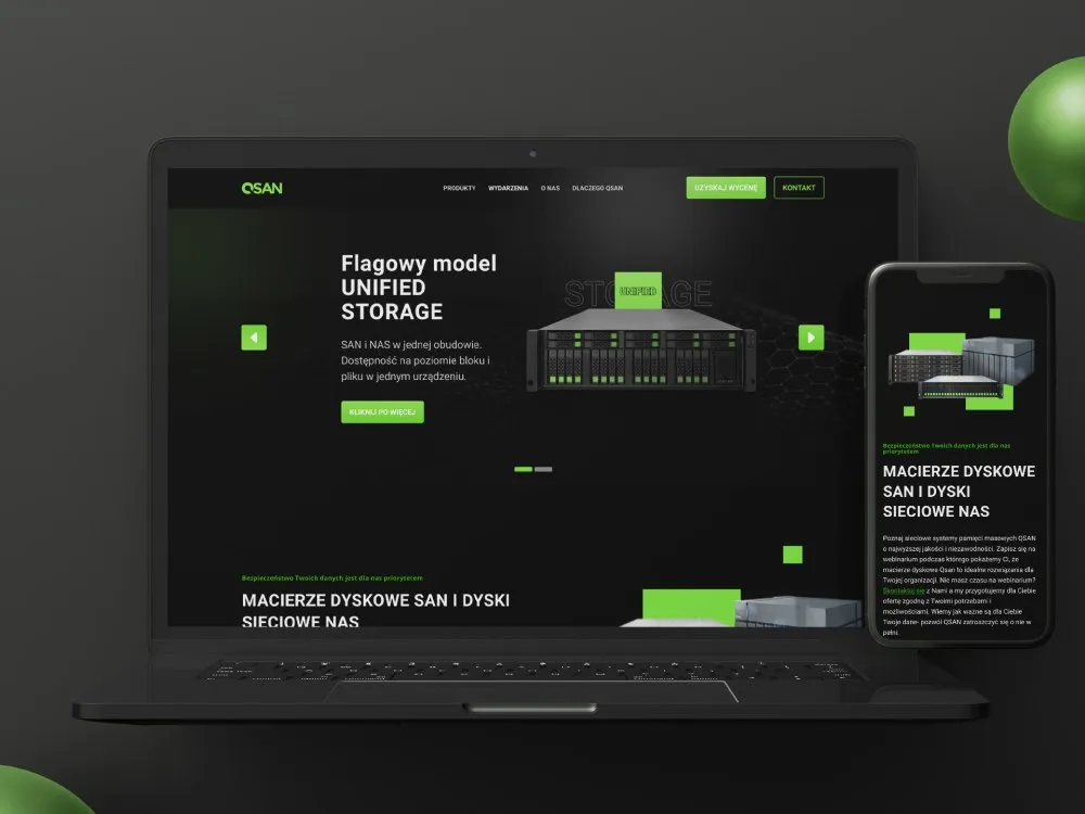 QSAN (DAGMA) - laptop i telefon z otwartą stroną produktową: hero „Flagowy model Unified Storage” z macierzą dyskową, na ciemnym tle z zielonym akcentem.