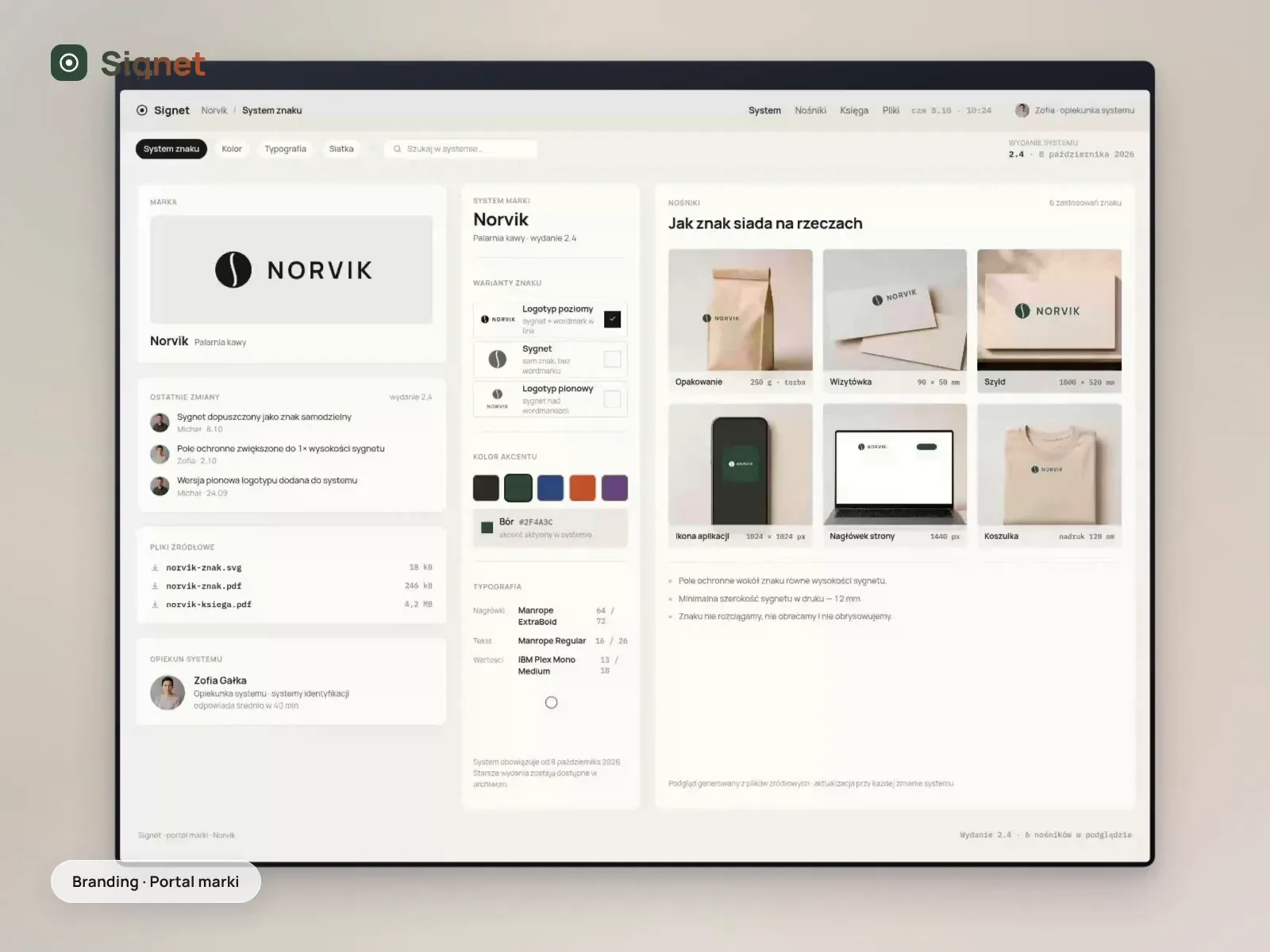 Pętla z portalu marki Signet: jasny ekran systemu identyfikacji fikcyjnej palarni kawy Norvik - po lewej warianty znaku, paleta pięciu próbek akcentu i specimen typograficzny, po prawej siatka sześciu nośników ze zdjęciami (torba na kawę, wizytówki, szyld nad wejściem, ikona aplikacji na telefonie, nagłówek strony na laptopie, koszulka). Klik w wariant „Sygnet" sprawia, że we wszystkich sześciu kaflach znika wordmark, a samo ziarno rośnie; klik w próbkę „Terakota" przemalowuje wszystkie sześć nośników w tej samej klatce z ciemnej zieleni na terakotę, a przy palecie zapala się etykieta „Terakota · #C0562E · podmieniono w 6 nośnikach".