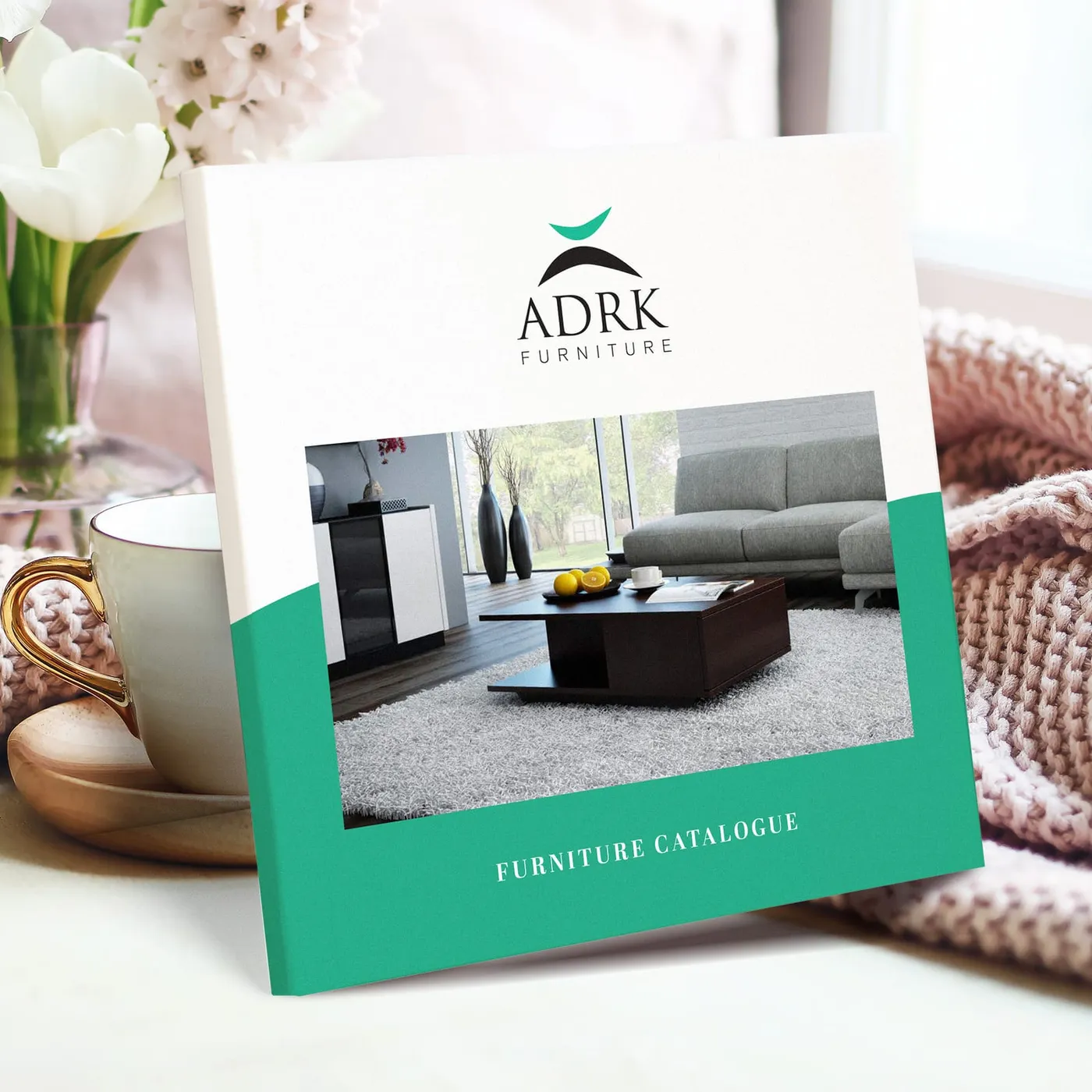ADRK Furniture - rozkładówka katalogu z aranżacją salonu po lewej i siatką brył zestawu po prawej, z wymiarami i wariantami kolorystycznymi.