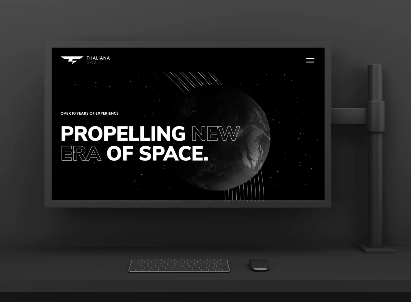 Thaliana Space - makieta strony na monitorze: hero „Propelling new era of space” na czarnym tle ze zdjęciem planety i gwiazd.