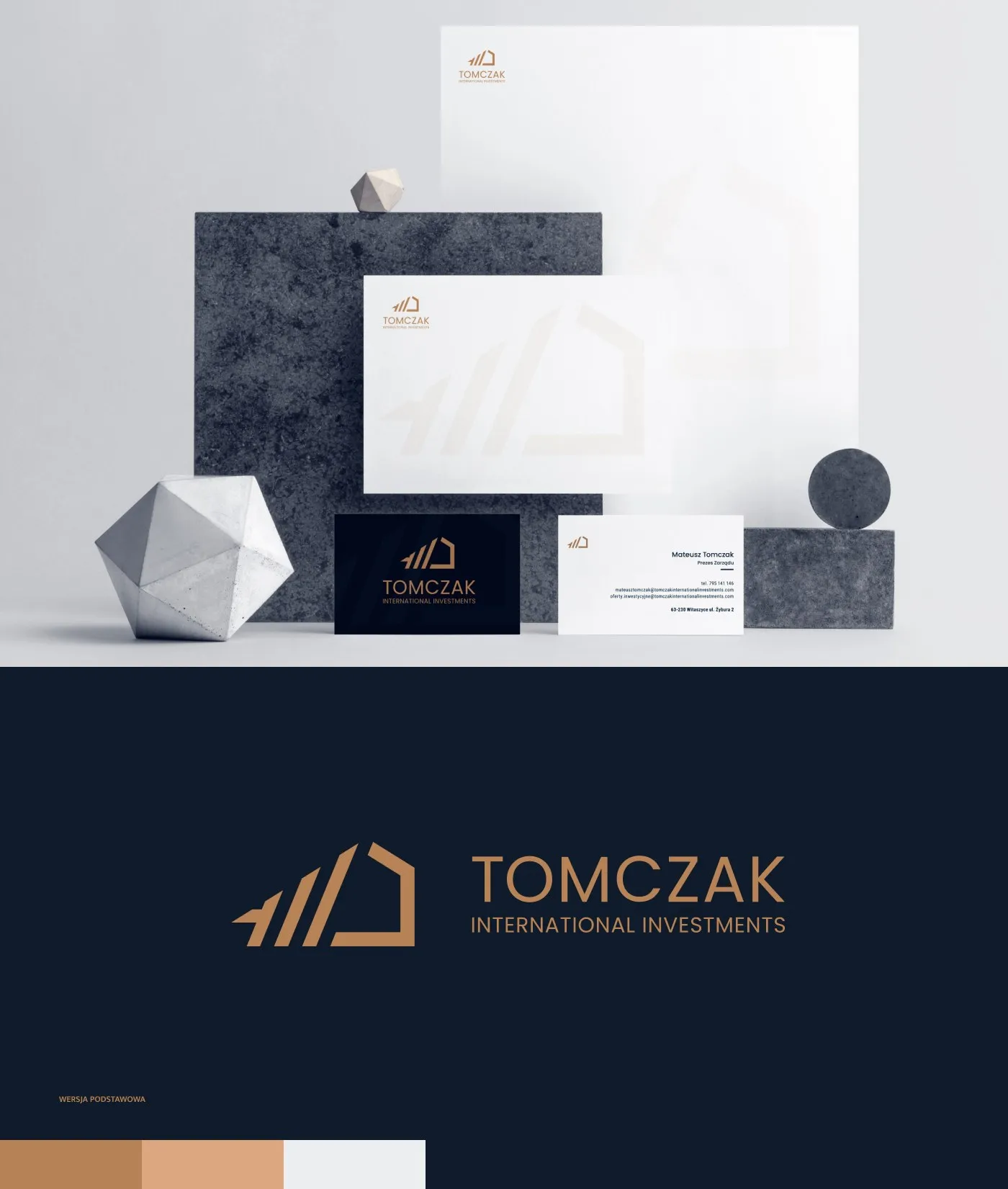 TOMCZAK - papeteria i wizytówki na jasnym tle oraz podstawowa wersja logo (złoty znak z bryłą budynku, „TOMCZAK International Investments") na granatowym tle wraz z paletą kolorów.