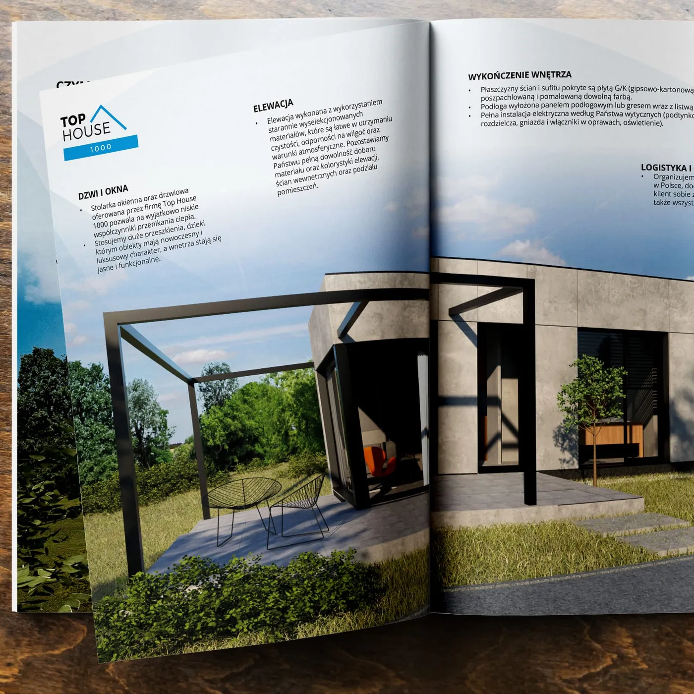 Katalog Top House 1000 rozłożony na drewnianym blacie: strony „Drzwi i okna", „Elewacja" i „Wykończenie wnętrza" z opisem materiałów, obok wizualizacje domu z betonową elewacją i zadaszonym tarasem wśród zieleni.