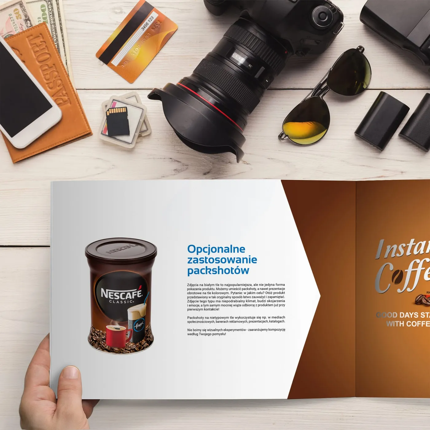 FP360 - strona folderu „Opcjonalne zastosowanie packshotów" ze zdjęciem słoika kawy Nescafé na kolorowym tle i przykładową grafiką reklamową.