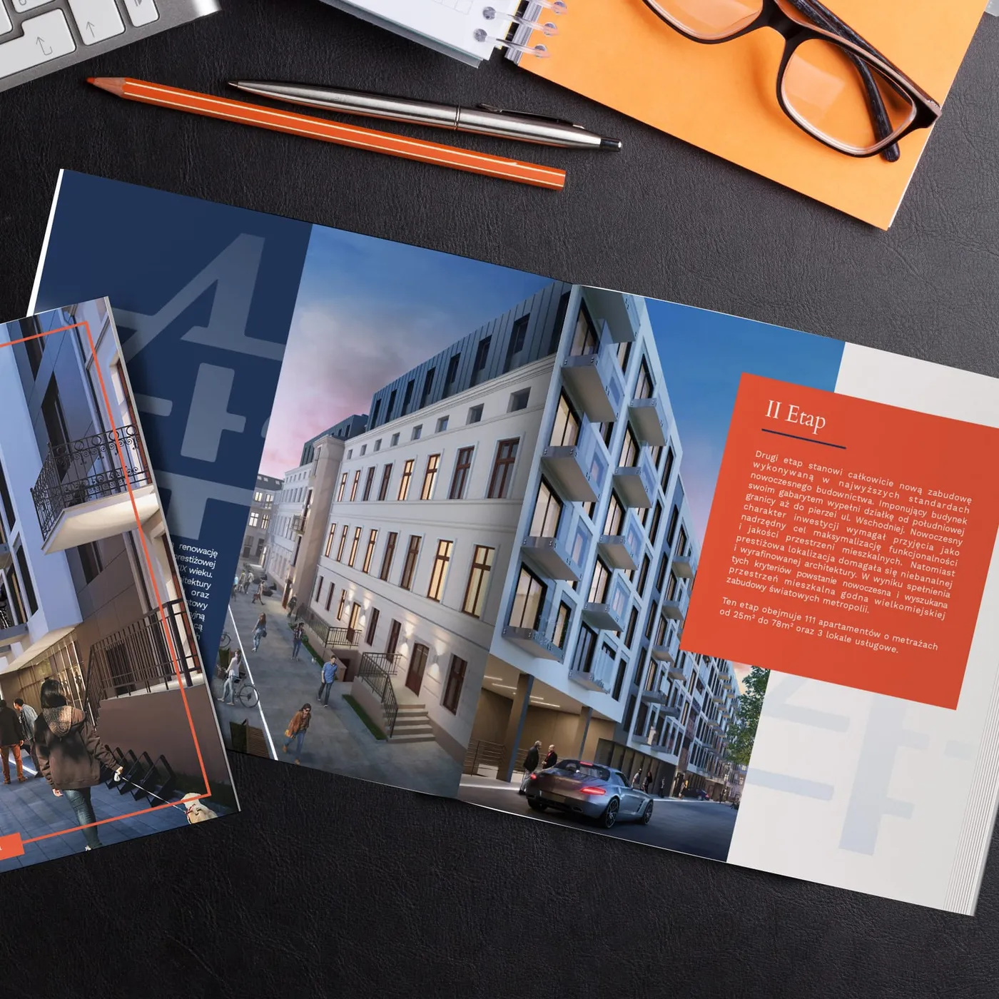 Katalog Piotrkowska 44: rozkładówka z wizualizacją elewacji kamienicy i nowego budynku przy ulicy oraz czerwony panel „II Etap" z opisem inwestycji i metrażami apartamentów.