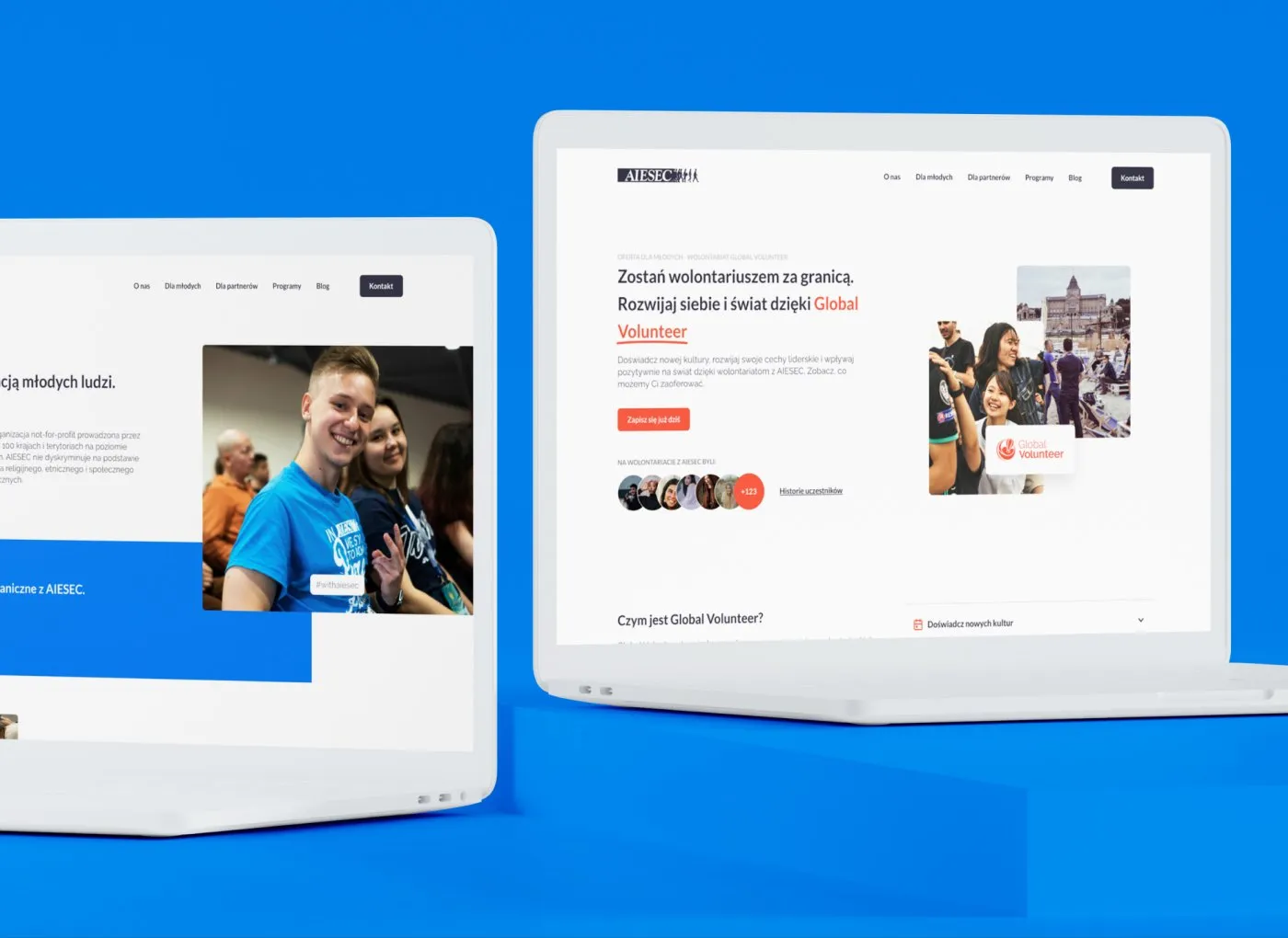 AIESEC - makiety serwisu na laptopie i tablecie na niebieskim tle, ze zdjęciem wolontariusza.