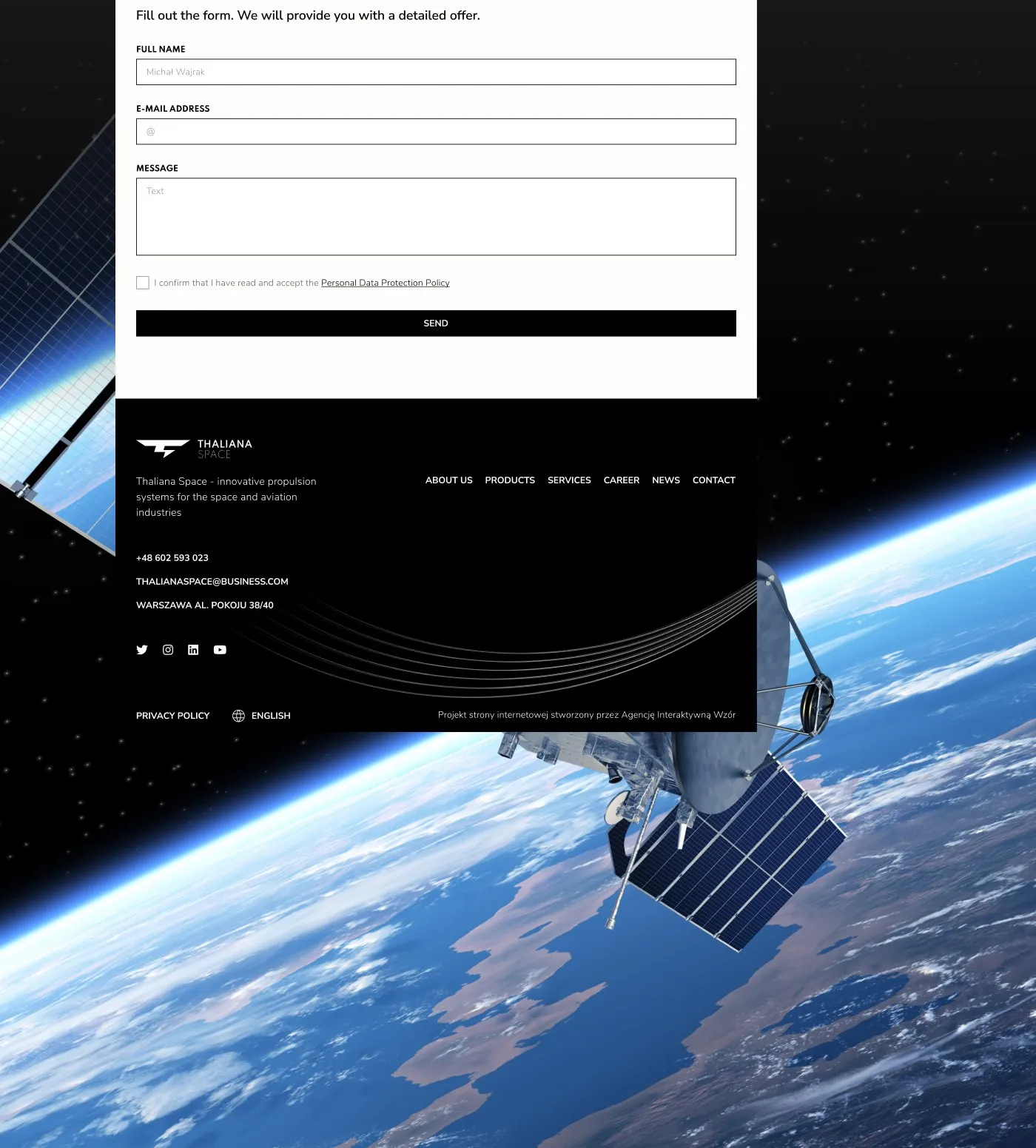 Thaliana Space - dolna część formularza kontaktowego, granatowa stopka ze zdjęciem satelity nad Ziemią oraz danymi firmy.